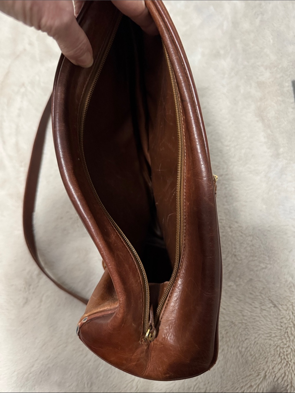 Basido | Brown Leather Sling Belt Bag - Classic Crossbody - Picture 7 of 11